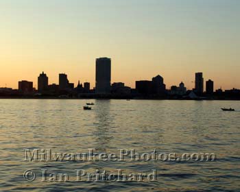 Photograph of Sunset Skyline from www.MilwaukeePhotos.com (C) Ian Pritchard